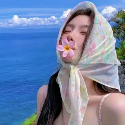 玻璃橱窗中的姑娘